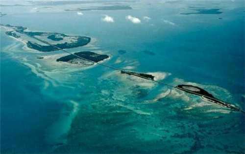 世界上最深的海沟:马里亚纳海沟 最大水深为11034米