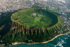 世界上最大的火山:相对高度10203米/熔岩面