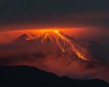 环太平洋火山带一火山活动剧烈，喷出糊